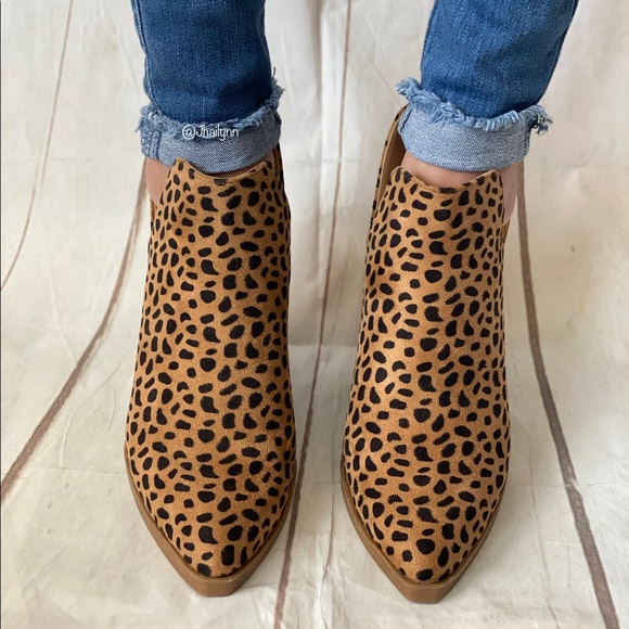 CHEETAH PRINT SIDE CUT BOOTIE - Picture 3 of 9